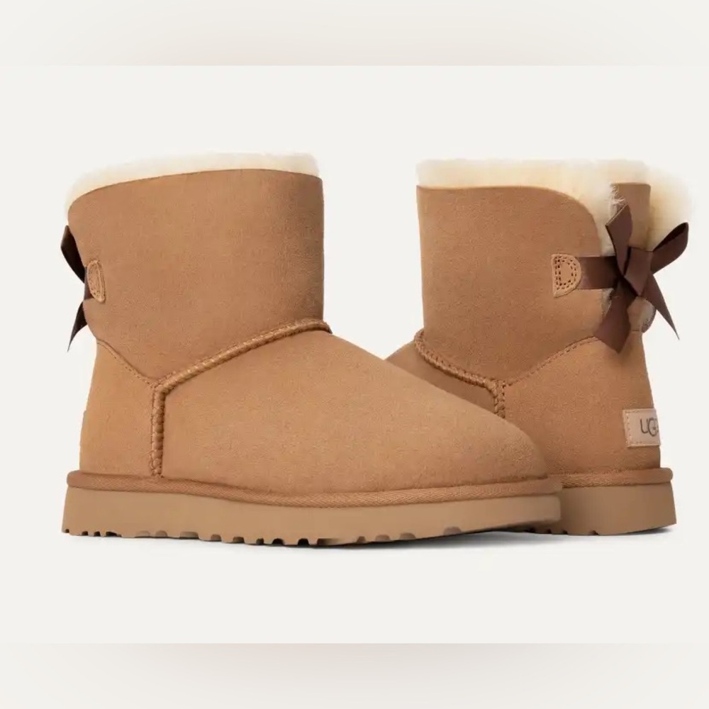 SOLD Ugg Mini Bailey Bows